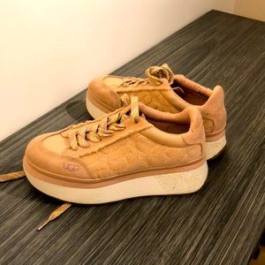 Uggs flash